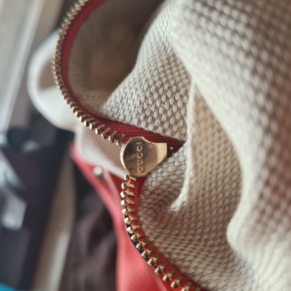 GUCCI SOHO CHAIN MEDIUM TOTE BAG - Picture 12 of 14